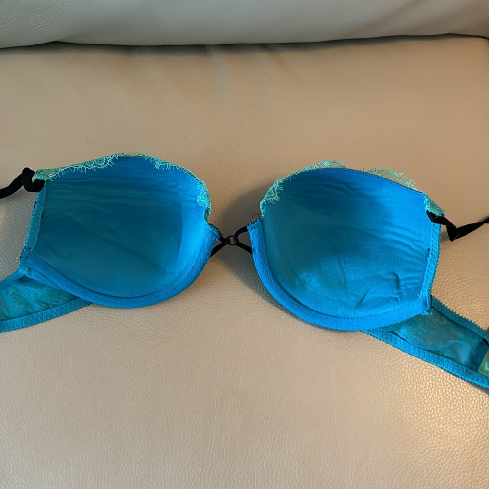 VS lightly padded blue and black lace bra size 34C - Picture 2 of 5